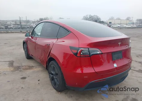 2024 Tesla Model Y z USA, uszkodzony, nr VIN 7SAYGDED5RA326294